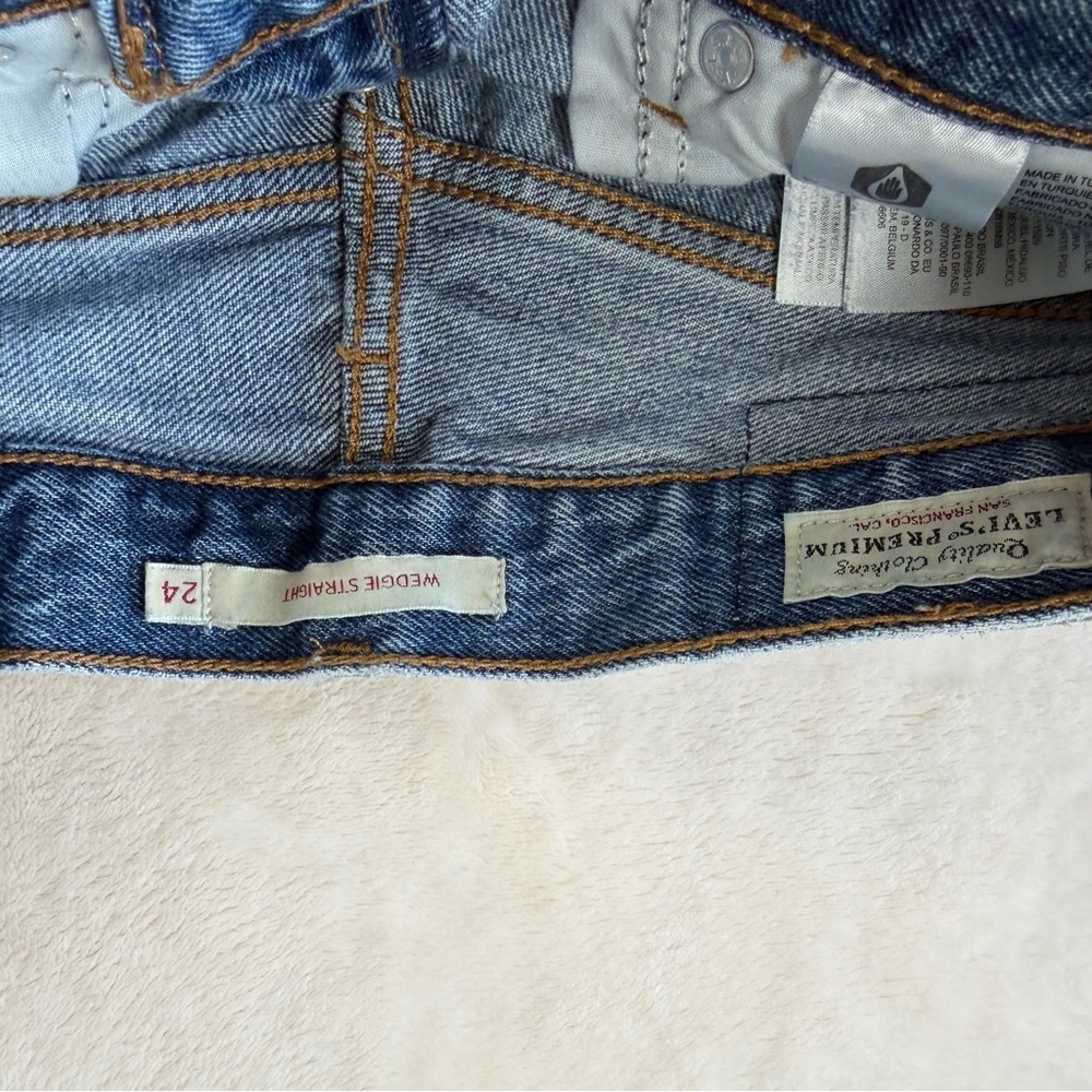 Levi's High Rise Distressed Blue Wedgie Straight Premium Jeans 24 x 28 - Picture 10 of 13